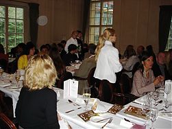 Totale mit Kellner